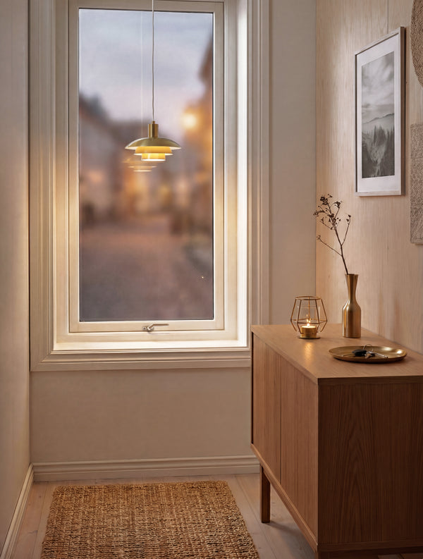 Epsilon fönsterlampa mässingsfärg