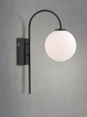 Ballon vägglampa svart