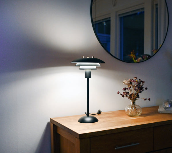 Epsilon bordslampa svart