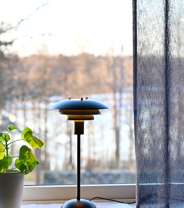 Epsilon bordslampa svart