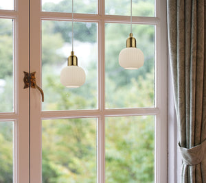 Elin fönsterlampa mässing/vit