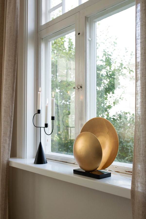 Orbit bordslampa guld