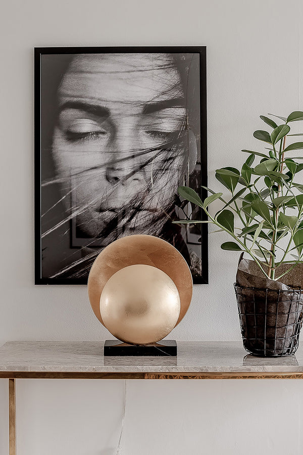 Orbit bordslampa guld