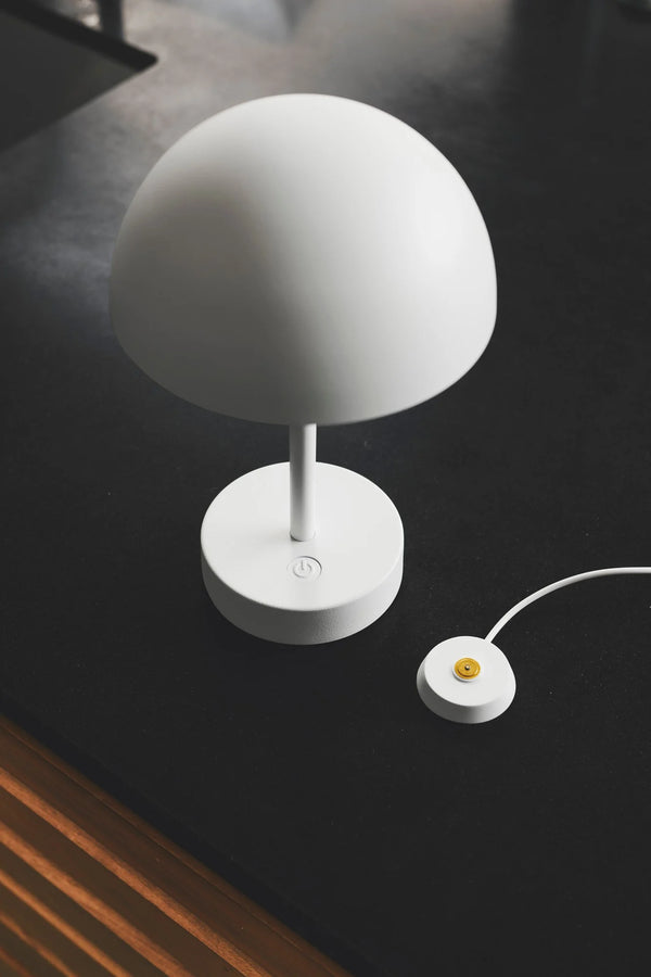Ellen to-go uppladdningsbar bordslampa vit