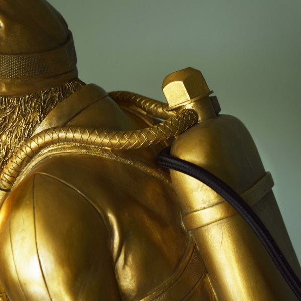 Diver Dan bordslampa guld