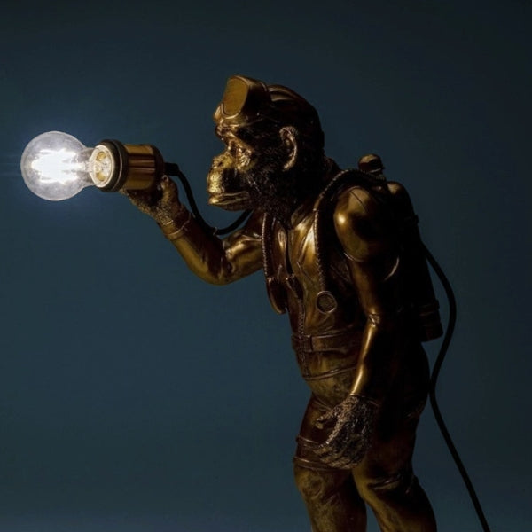 Diver Dan bordslampa guld