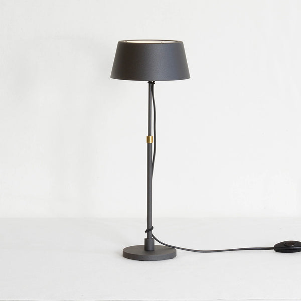 Karl bordslampa mörkgrå