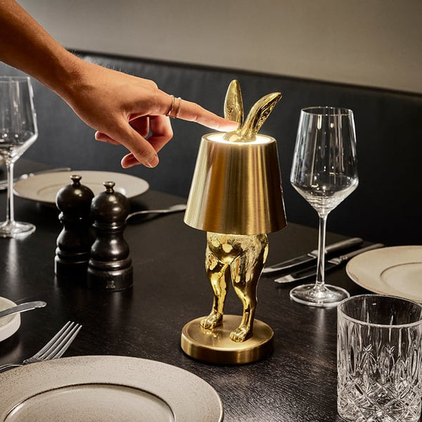 Hiding Rabbit bordslampa guld uppladdningsbar